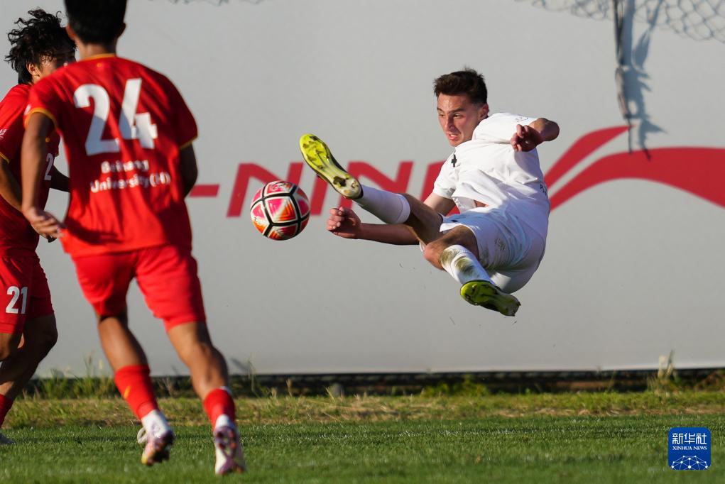 足球世界杯, 大学男足球, alt