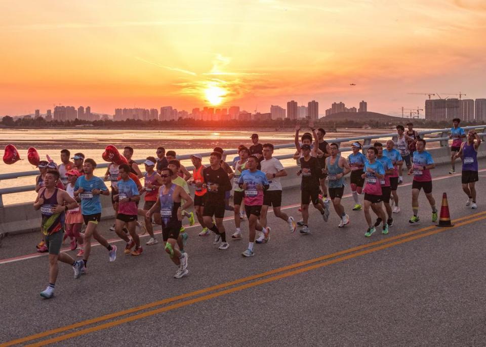 协会A, 健步走等活